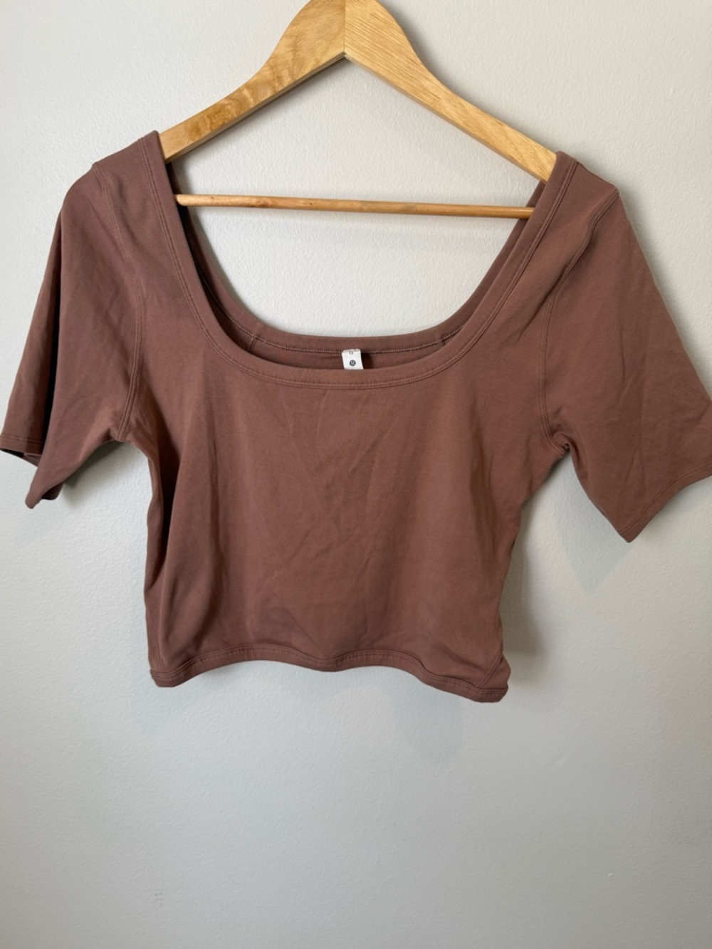 Lululemon Athletica Cropped Ribbed Top Tan Neutral Size 12 Workout Gym